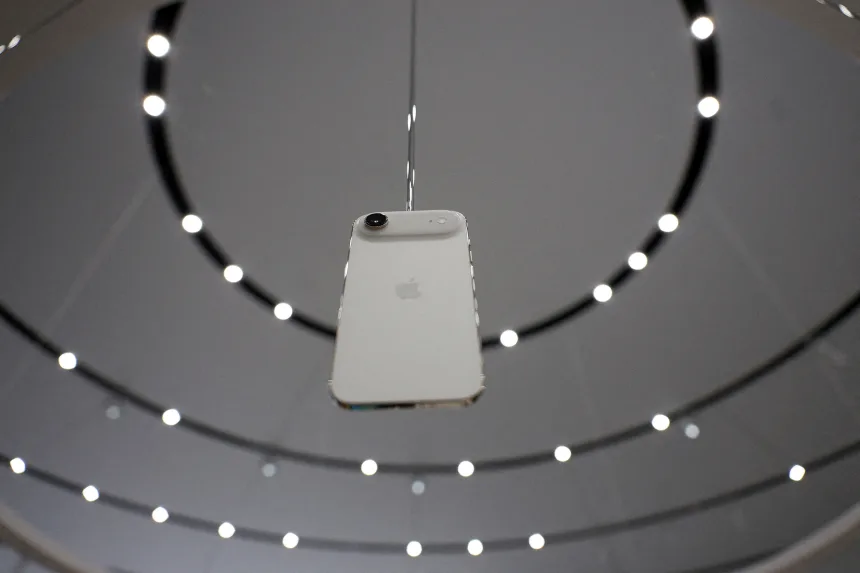 Iphone-Air-Hanging